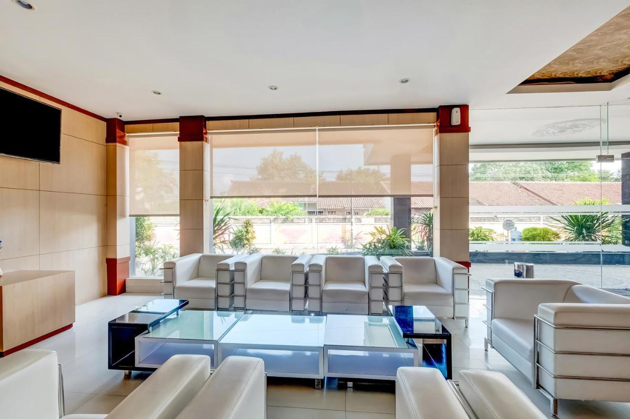 Oyo Flagship 3726 Tembok Batu Residence Tugu Eksteriør billede