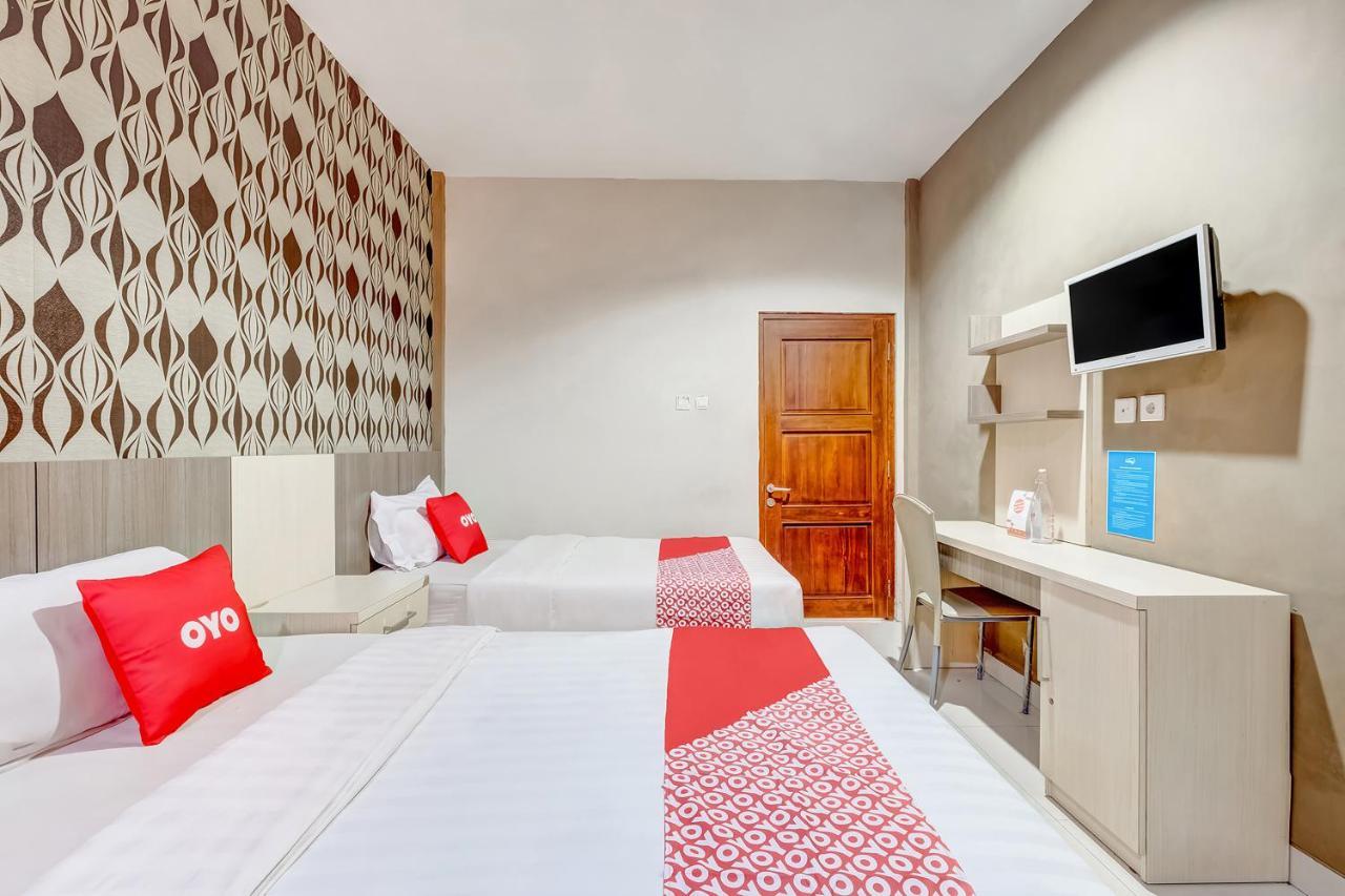 Oyo Flagship 3726 Tembok Batu Residence Tugu Eksteriør billede