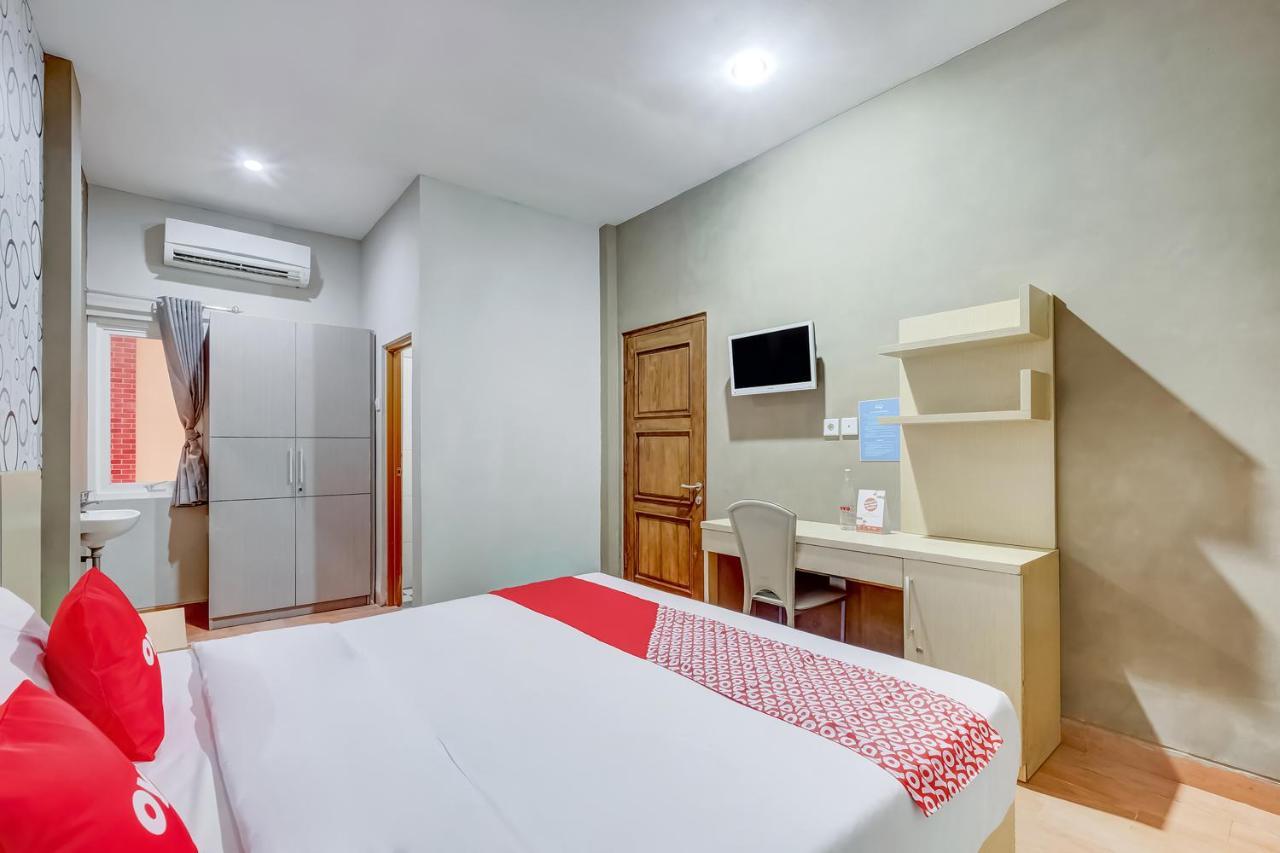 Oyo Flagship 3726 Tembok Batu Residence Tugu Eksteriør billede