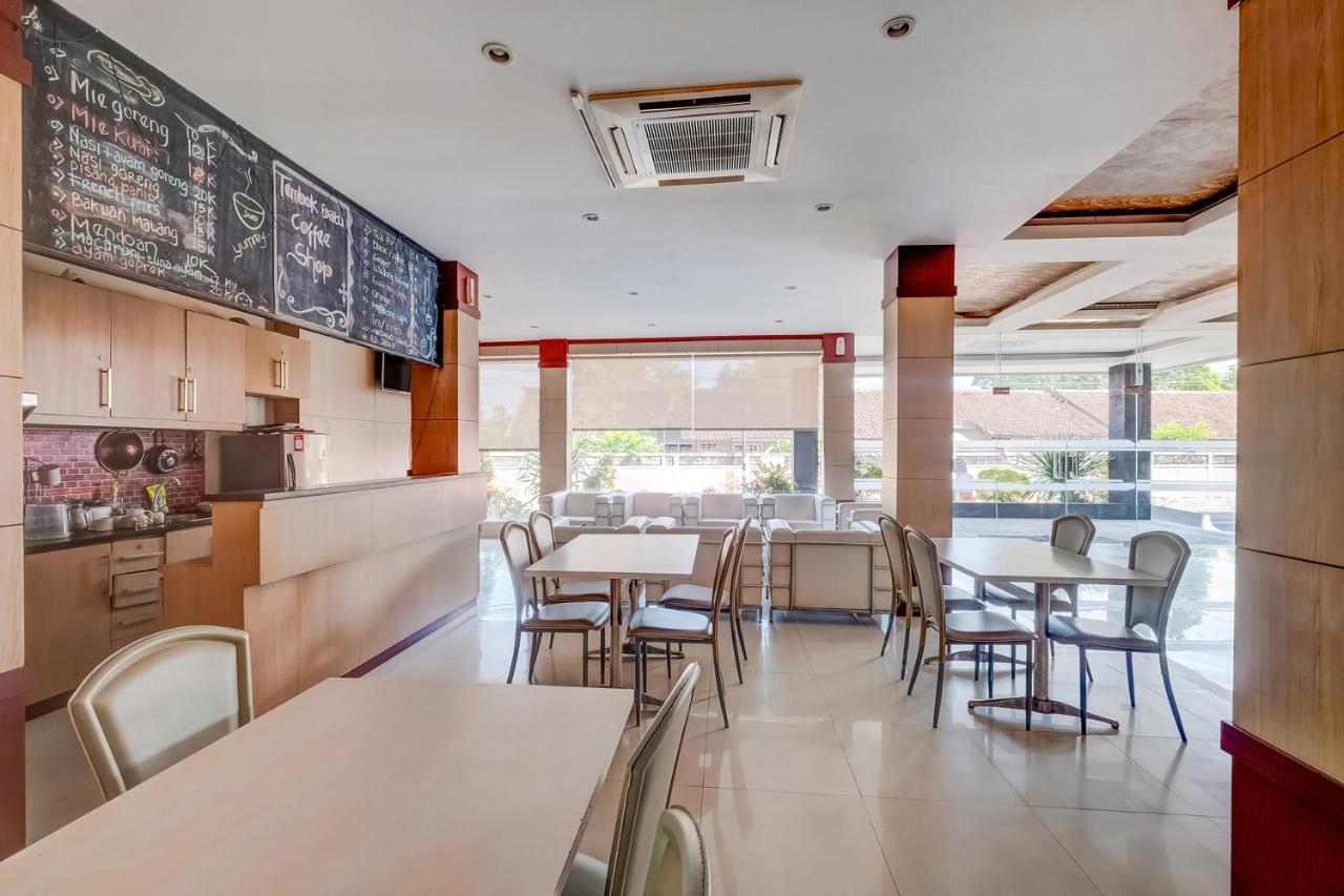 Oyo Flagship 3726 Tembok Batu Residence Tugu Eksteriør billede