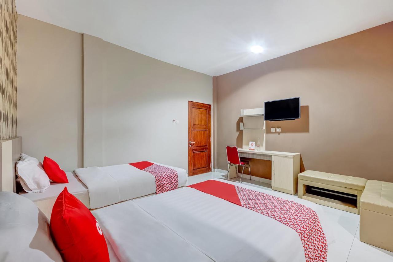 Oyo Flagship 3726 Tembok Batu Residence Tugu Eksteriør billede