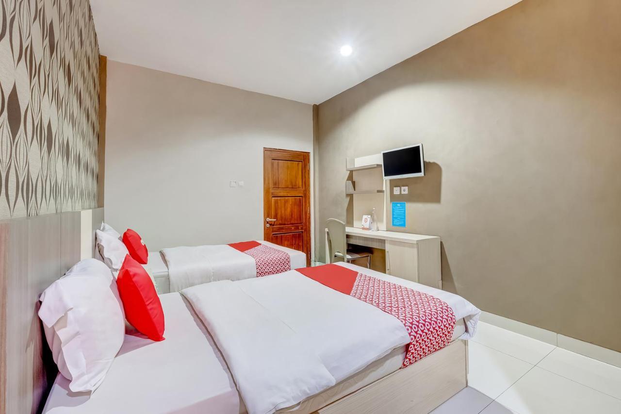 Oyo Flagship 3726 Tembok Batu Residence Tugu Eksteriør billede