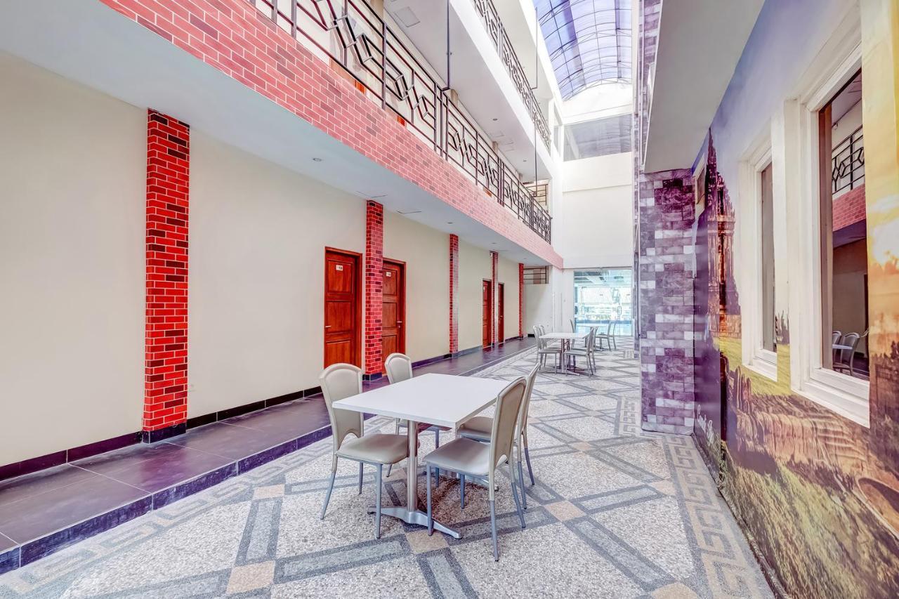 Oyo Flagship 3726 Tembok Batu Residence Tugu Eksteriør billede