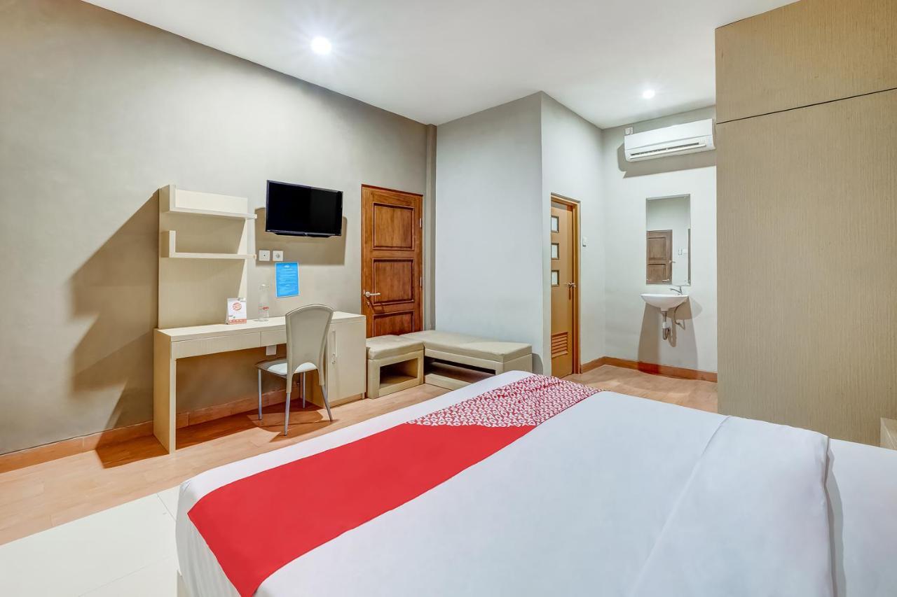 Oyo Flagship 3726 Tembok Batu Residence Tugu Eksteriør billede