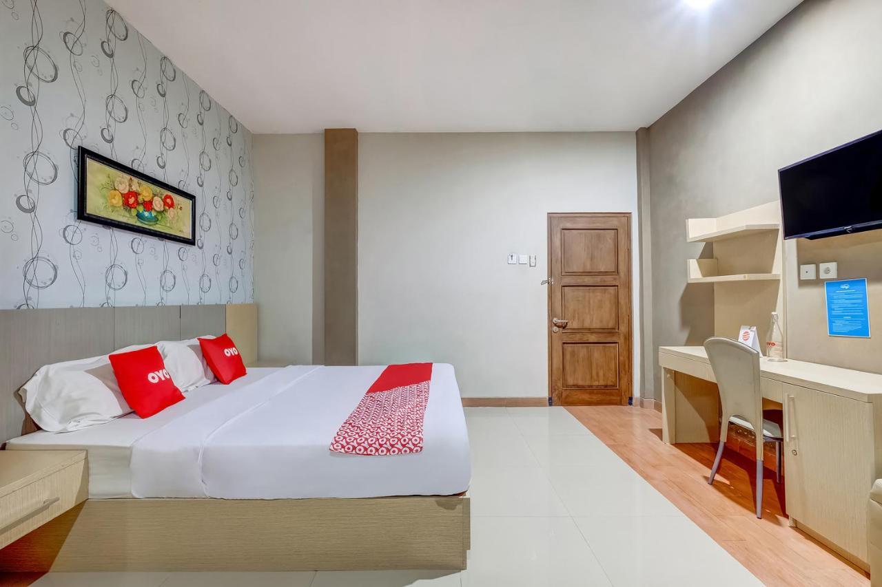 Oyo Flagship 3726 Tembok Batu Residence Tugu Eksteriør billede