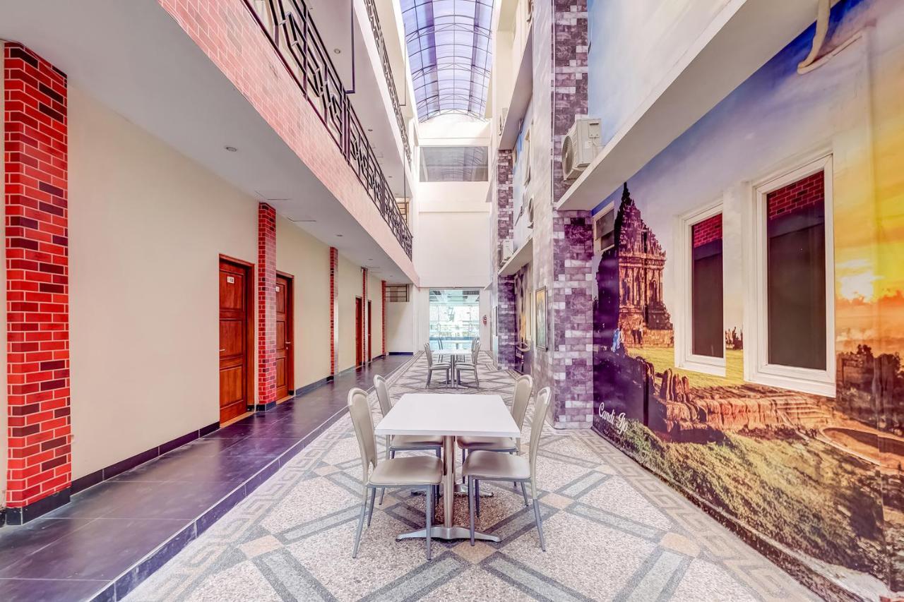 Oyo Flagship 3726 Tembok Batu Residence Tugu Eksteriør billede
