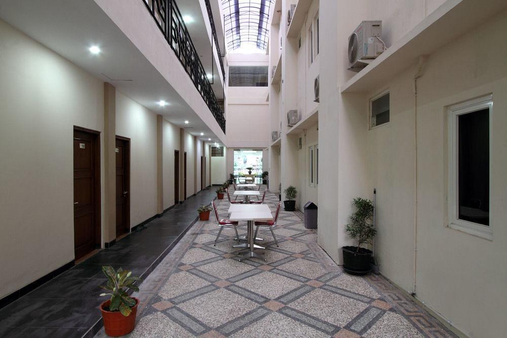 Oyo Flagship 3726 Tembok Batu Residence Tugu Eksteriør billede
