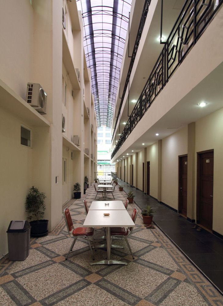 Oyo Flagship 3726 Tembok Batu Residence Tugu Eksteriør billede
